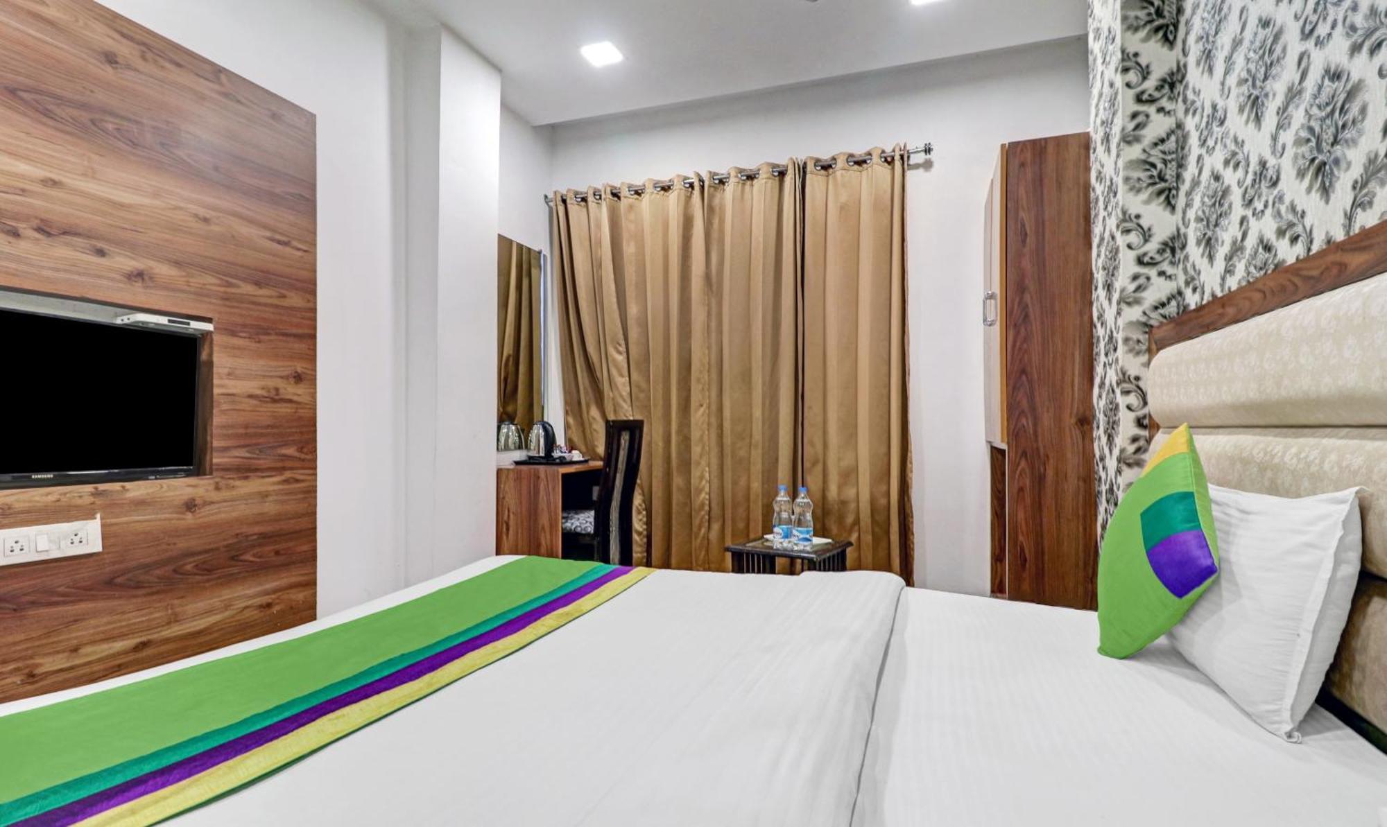 Itsy Hotels Unique - Near Railway Station Amritsar Exterior photo